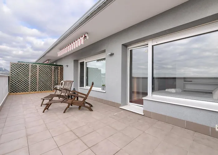 Bilbao Aeropuerto - * Derio