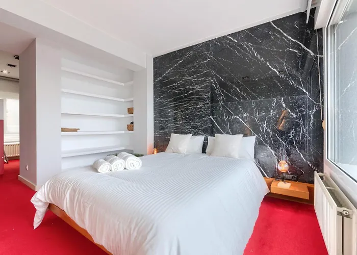 Bilbao Aeropuerto - *